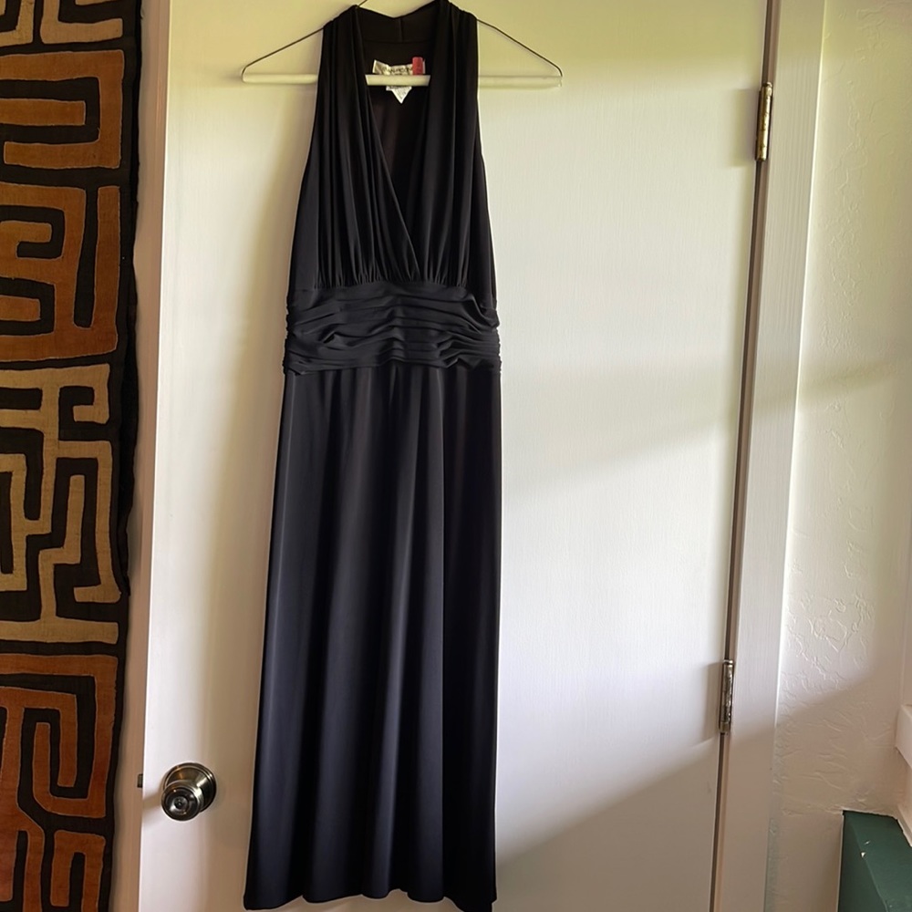 Evan Picone black halter style midi dress, size 6. Ruched waist.
